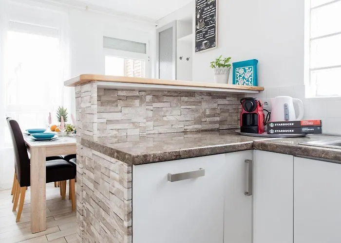 グランド アパートメントツ 4*