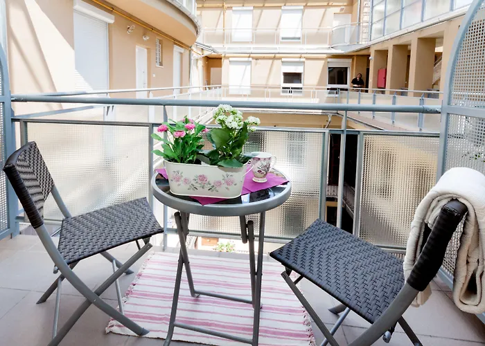 Grand מלון דירות 4*