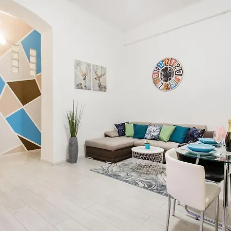 Grand מלון דירות 4*